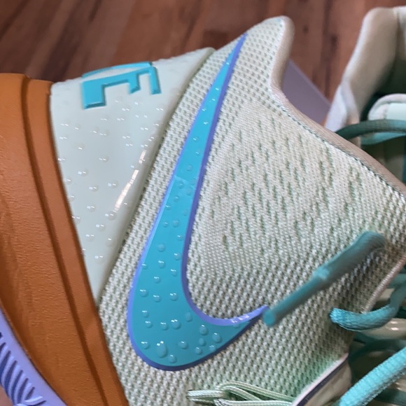 Kyrie 5 SBSP squidward - Picture 10 of 16